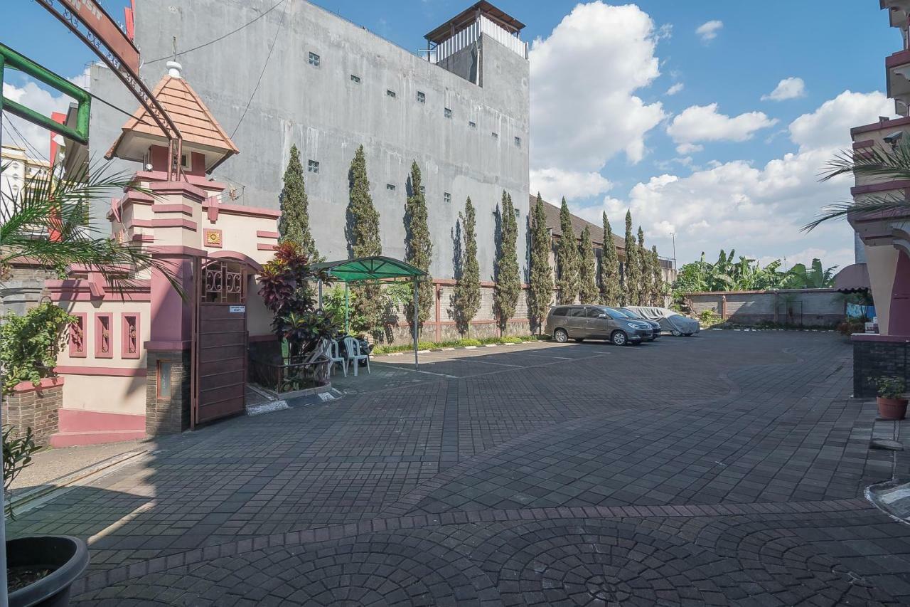 Reddoorz Near Setrasari Mall 2 Bandung Buitenkant foto